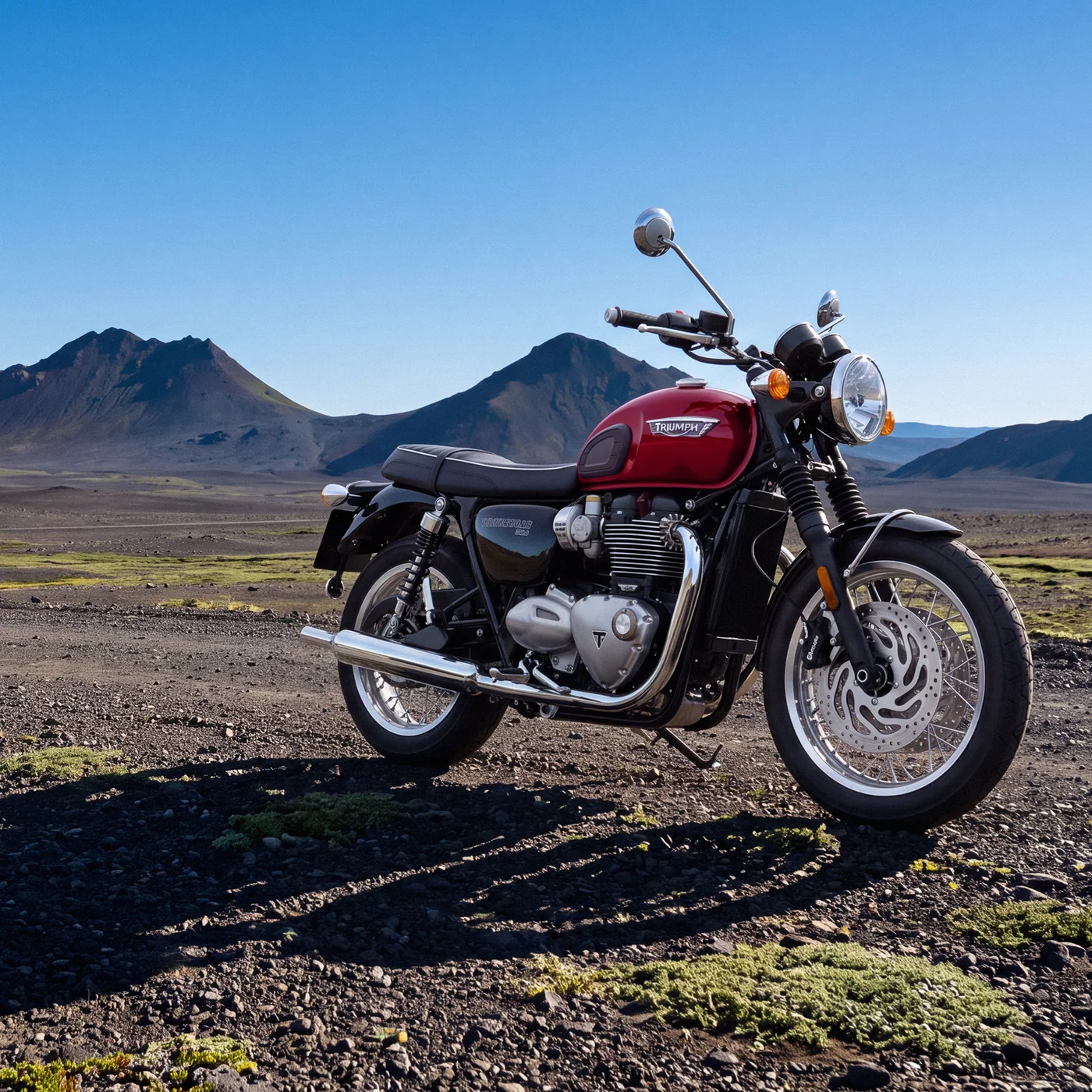 La Triumph Bonneville T120 dans un paysage désertique